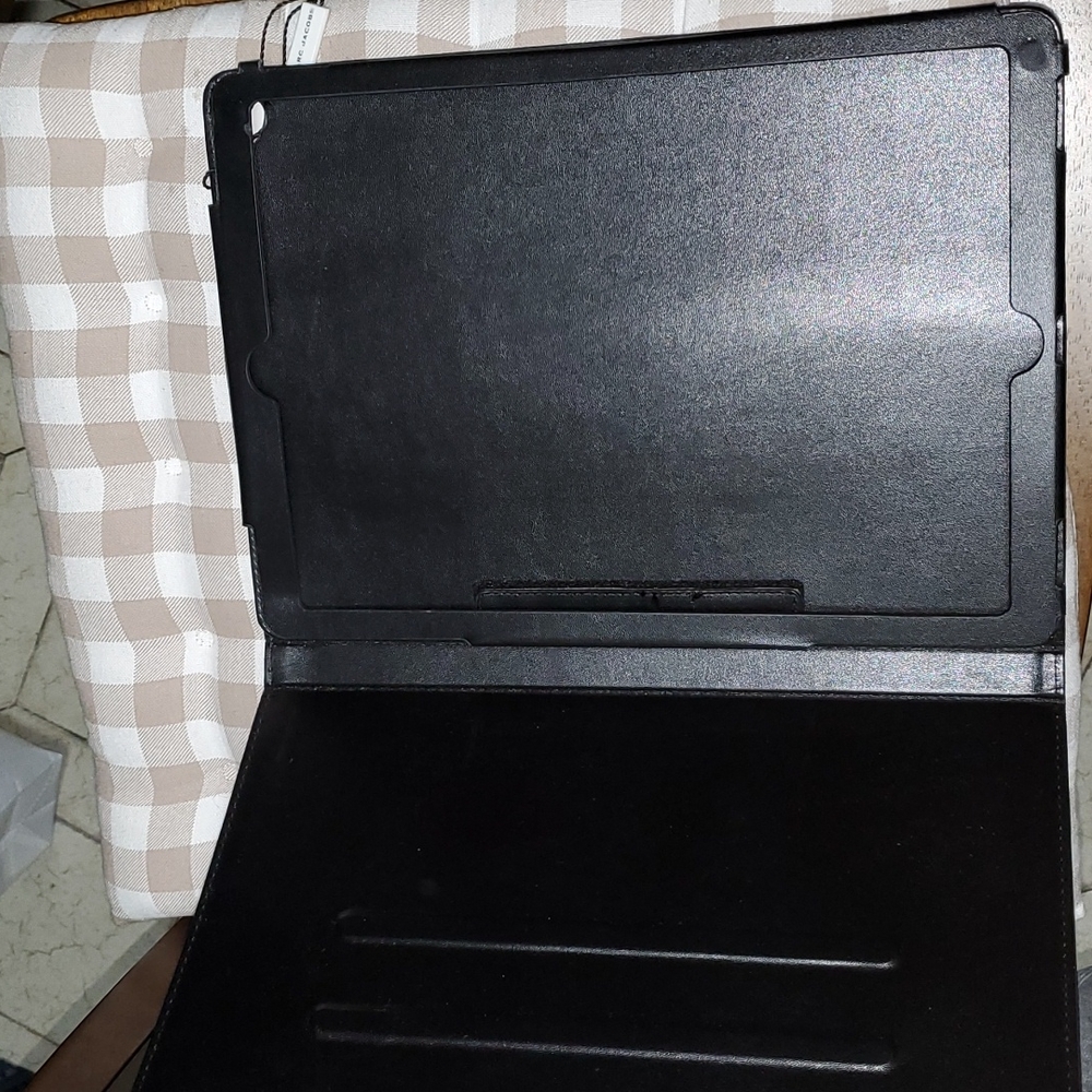 Marc Jacobs large iPad case - Picture 5 of 10